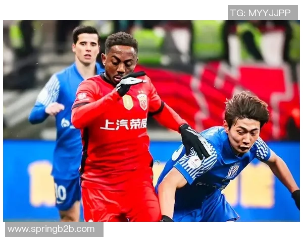 广东恒大与上海申花激战正酣谁将赢得这场中超巅峰对决