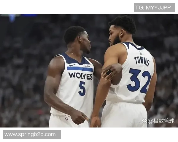 森林狼与活塞激战正酣谁能在这场较量中笑到最后