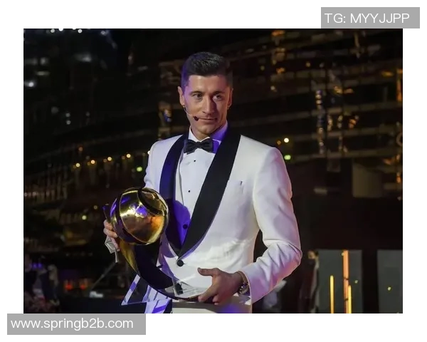 莱万带领球队再创辉煌，重燃足球激情与梦想的旅程