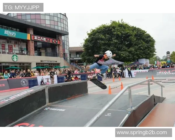 重庆滑板队的盯防策略与比赛表现分析探讨 重庆滑板队的盯防策略与比赛表现分析探讨