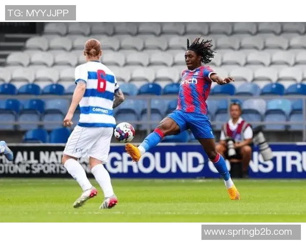 伯明翰主场迎战女王公园巡游者球队争夺英冠积分榜关键战役